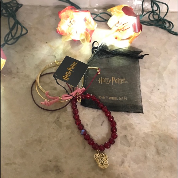 ✨ Harry Potter Gryffindor 4-Piece Bracelet Set – Beaded, Charm & Bangles - Picture 9 of 16